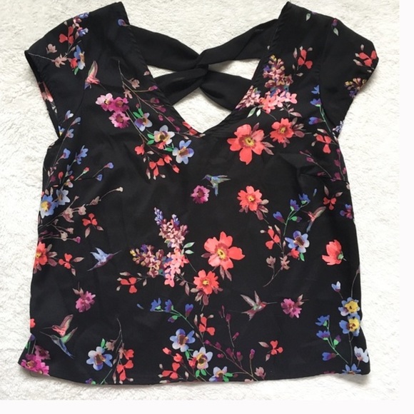 Floral crisscross back express blouse - Picture 2 of 3